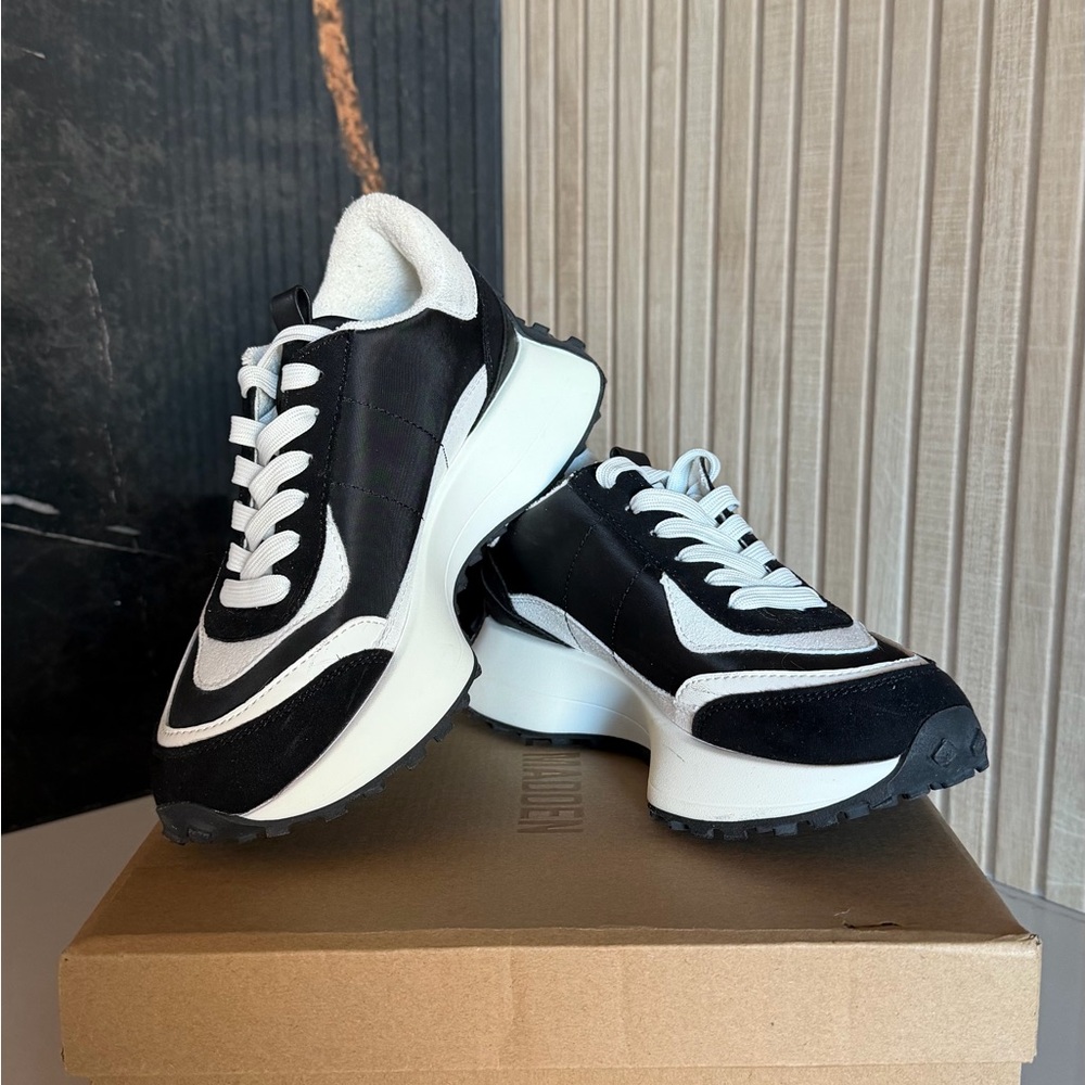 Steve Madden Black and White Sneakers Women’s Size 6.5